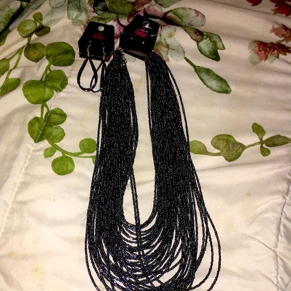 Paparazzi beaded necklace with matching earnings